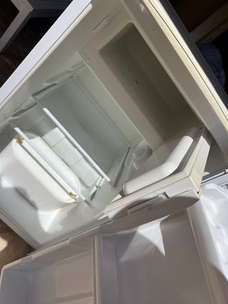 Nevera pequeña smeg tiebe marcas de uso