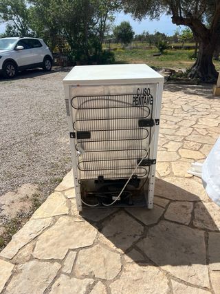 Nevera pequeña smeg tiebe marcas de uso
