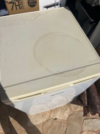 Nevera pequeña smeg tiebe marcas de uso