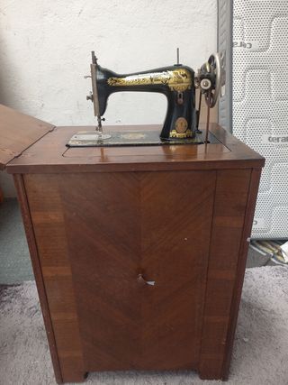 Máquina de coser singer con mueble