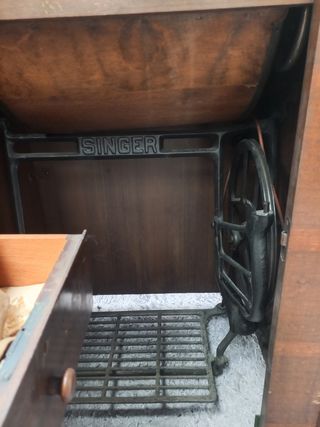 Máquina de coser singer con mueble
