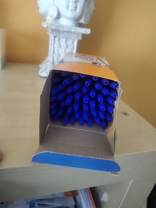 Caja de 50 bolígrafos BIC cristal AZUL. Nuevos.