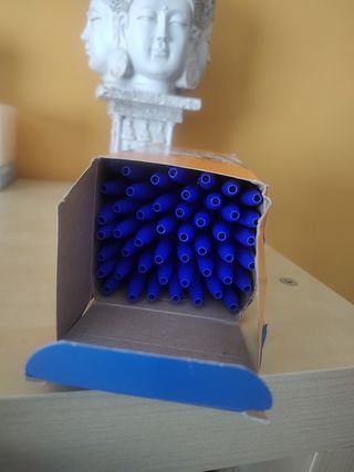 Caja de 50 bolígrafos BIC cristal AZUL. Nuevos.