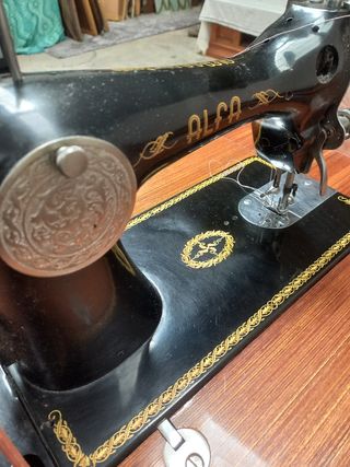 Máquina coser con mueble Alfa