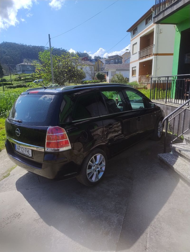 Opel Zafira 2007 - foto 1