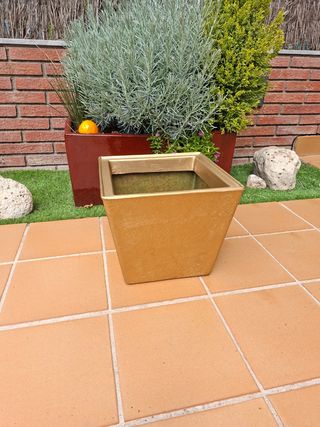 Maceta resina oro 30×30 cms
