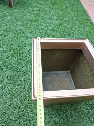 Maceta resina oro 30×30 cms