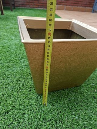 Maceta resina oro 30×30 cms