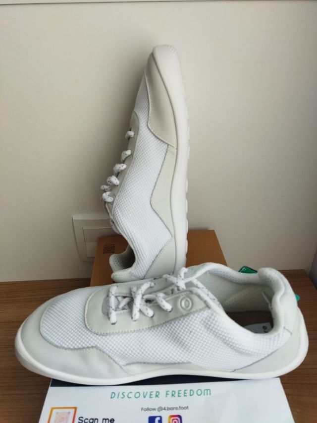 4bare barefoot