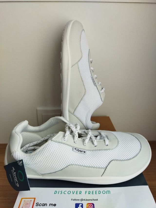 4bare barefoot
