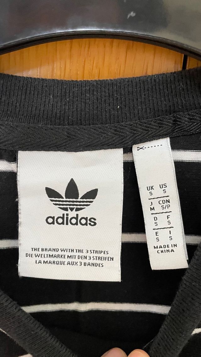 Camiseta Adidas de rayas