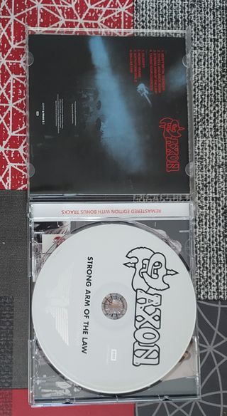 CD " SAXON " HARD ROCK HEAVY METAL