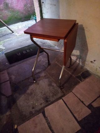 Mesita vintage para telefono