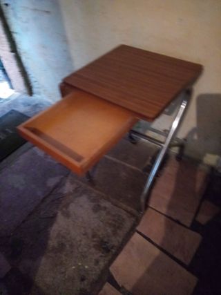 Mesita vintage para telefono