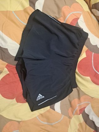 Pantalon corto running hombre con bolsillo.