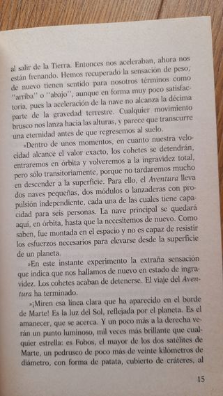 Bajo un cielo anaranjado