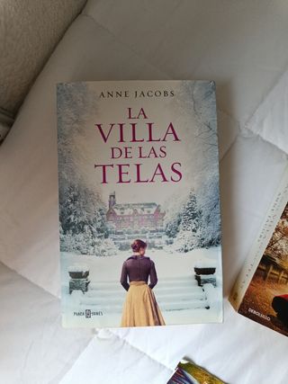 La villa de las telas / The Cloth Villa (Spanish Edition)