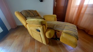 Sillón reclinable amarillo y beige