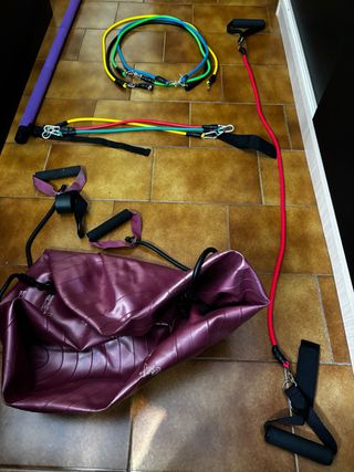 Elastici e pallone per sport corpo libero e ginnastica dolce