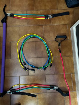 Elastici e pallone per sport corpo libero e ginnastica dolce