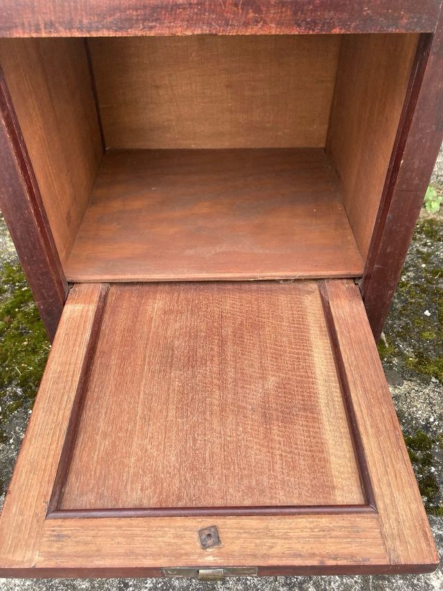 Mesita noche antigua