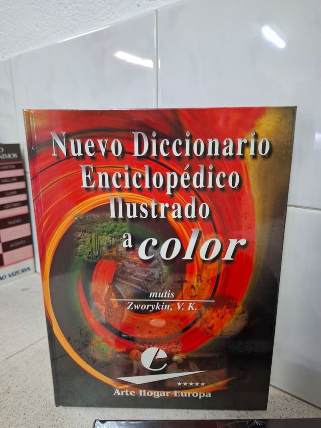 Nuevo Diccionario Enciclopédico Ilustrado a color