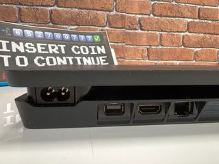 GAMi.251001: PS4 Slim 500Gb NEGRA