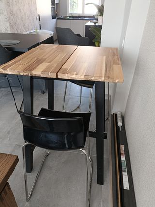 Conjunto mesa alta a estrenar con taburetes Ikea