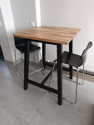 Conjunto mesa alta a estrenar con taburetes Ikea