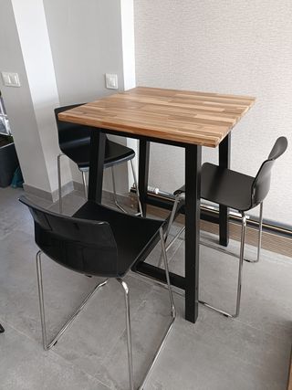 Conjunto mesa alta a estrenar con taburetes Ikea
