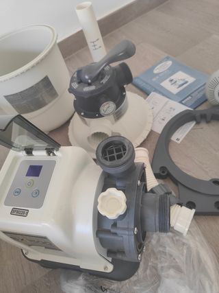 Bomba y complementos de piscina