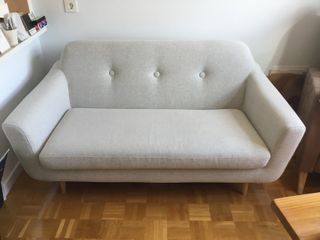 Sofá de Ikea, modelo Klubbfors, de dos plazas.