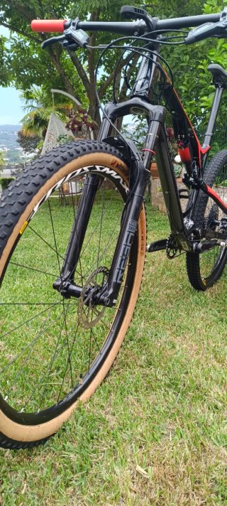 Bicicleta  de carbono en perfecto estado