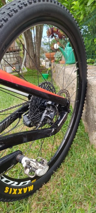 Bicicleta  de carbono en perfecto estado