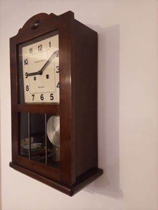 reloj de péndulo antiguo