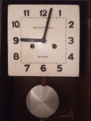 reloj de péndulo antiguo