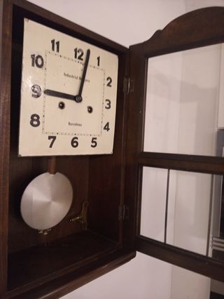 reloj de péndulo antiguo