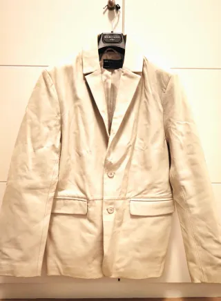 Americana de cuero color crudo