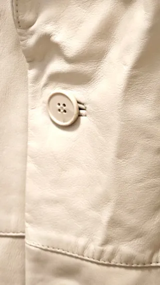 Americana de cuero color crudo