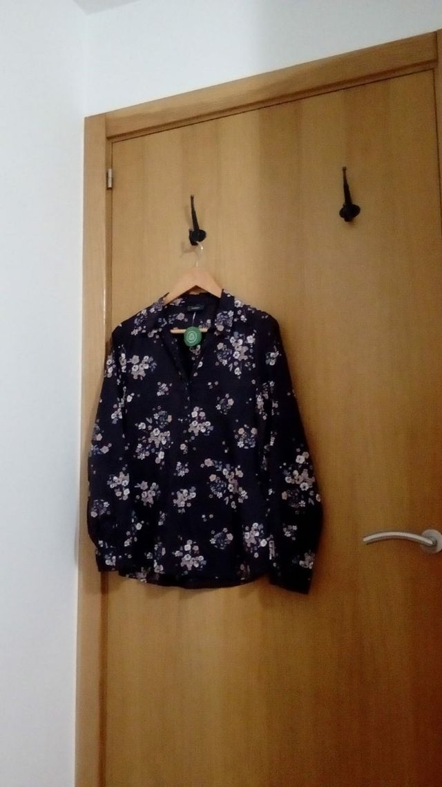 Camisa polo flores nueva azul marino C&A