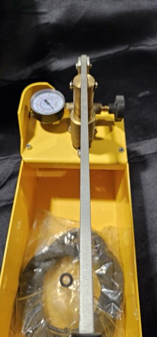 Bomba de comprobación manual