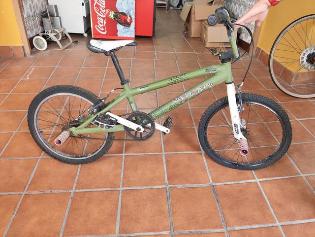 Bicicleta bmx MONTY verde caqui de segunda mano por 80 EUR en