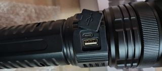 Linterna mucha potencia de luz y alcance