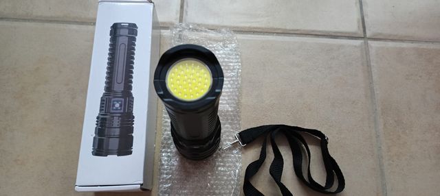 Linterna mucha potencia de luz y alcance