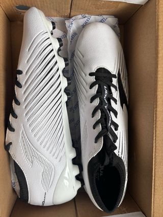 Botas de futbol Joma, talla 43