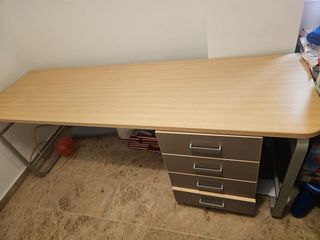 Mesa de escritorio  para dos personas y cajonera