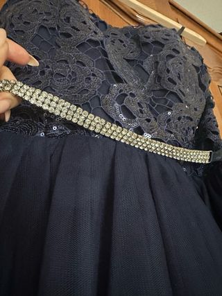 Vestido corto. cinturon brillo