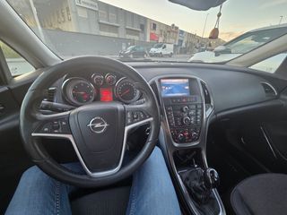 Opel Astra 2011