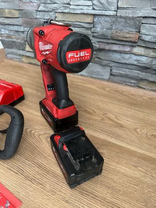Tornillo de impacto MILWAUKEE M18 FUEL ONEFHIWF1802X  2 baterías 18V 8Ah