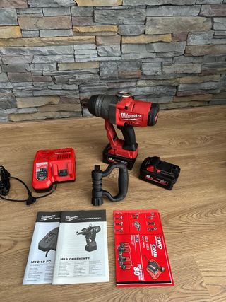 Tornillo de impacto MILWAUKEE M18 FUEL ONEFHIWF1802X  2 baterías 18V 8Ah